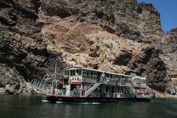 Dolly Steamboat cruise