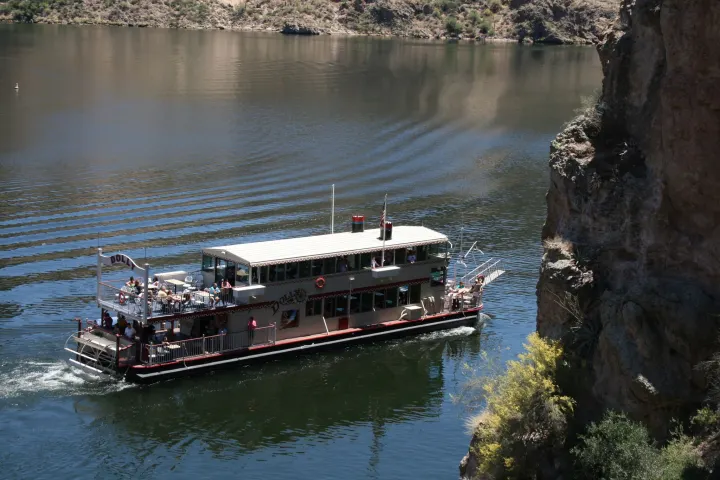 Dolly Steamboat cruising on Canyon Lake